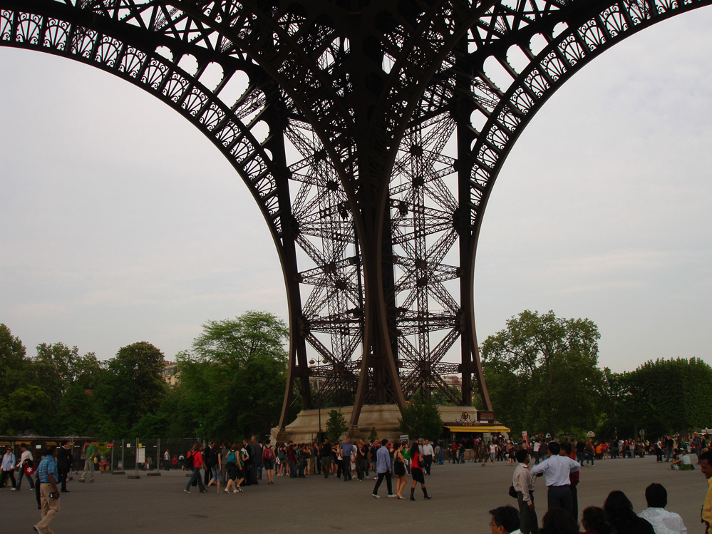 Eiffelturm von unten