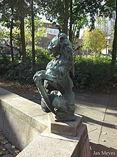 a statue of a Lion in Hamburg